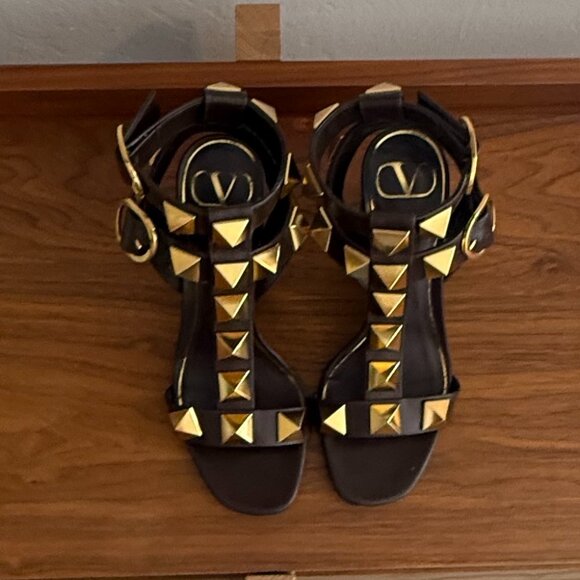 Valentino Garavani Roman Rockstud Heeled Sandals - Picture 3 of 4